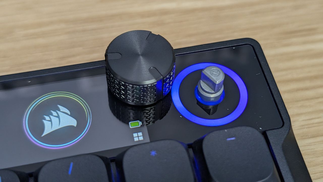 Corsair Vanguard Air 99 Wireless rotary dial close up.