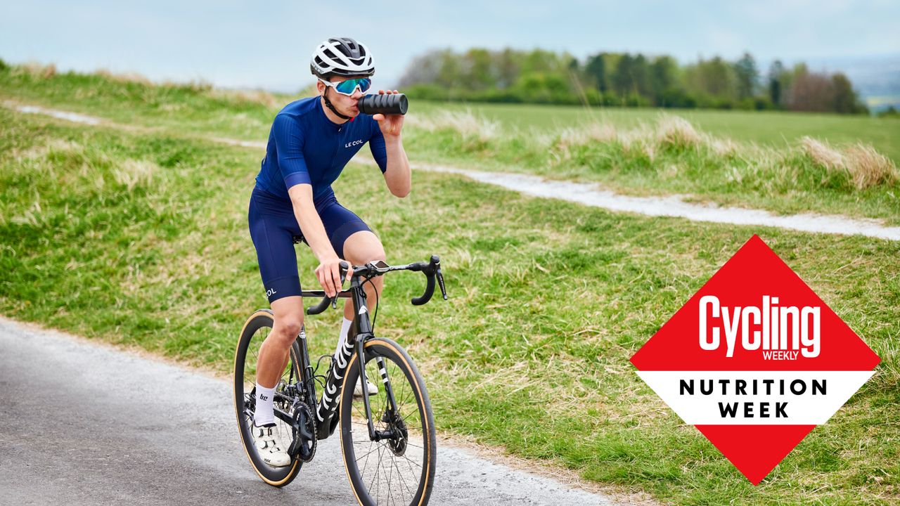 Male cyclist following a periodized nutriton plan