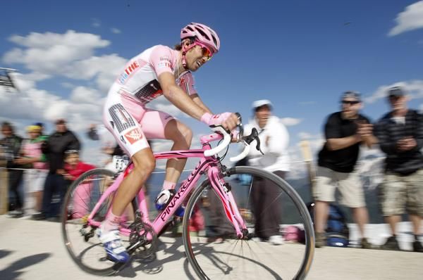 David Arroyo (Caisse d'Epargne) held onto his pink jersey