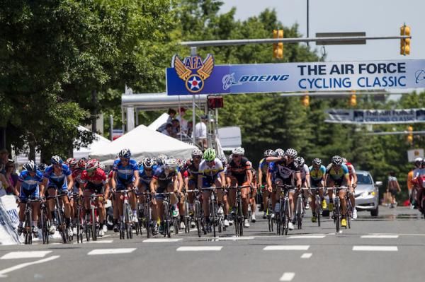 The mens field waits for the attack.