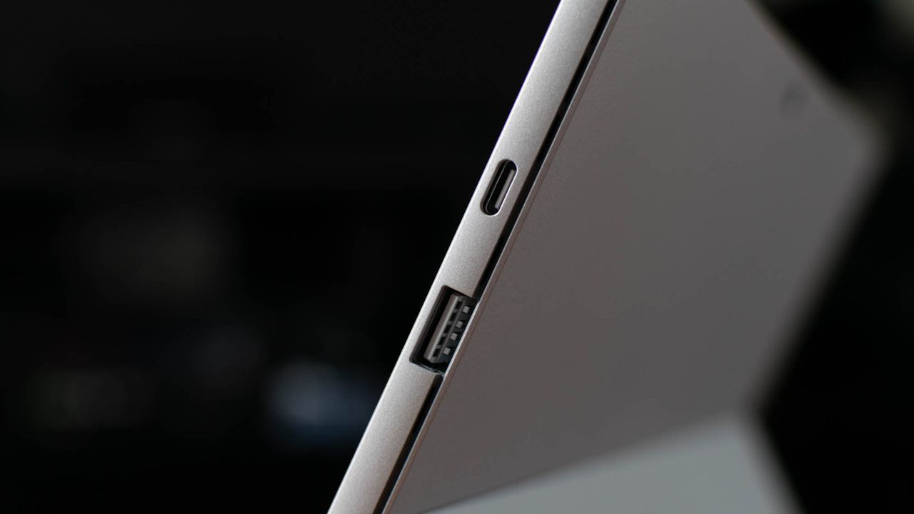 Microsoft Surface Pro 7+ ports