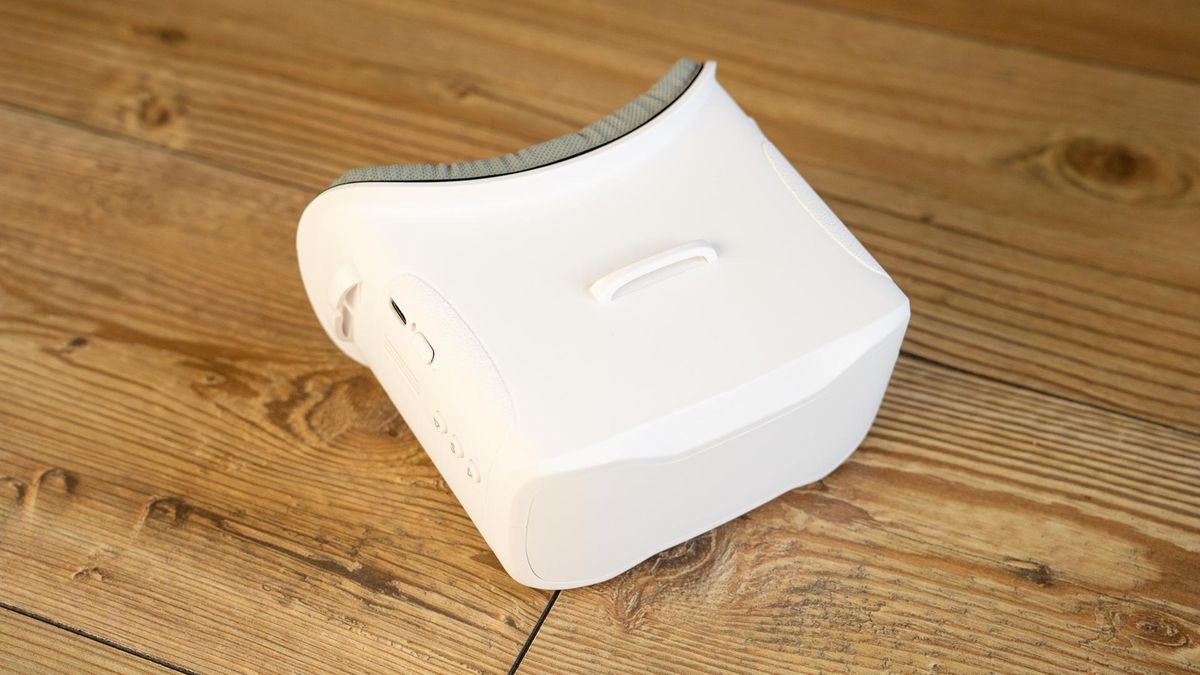 BetaFPV Cetus Lite FPV Kit- goggles (front view).