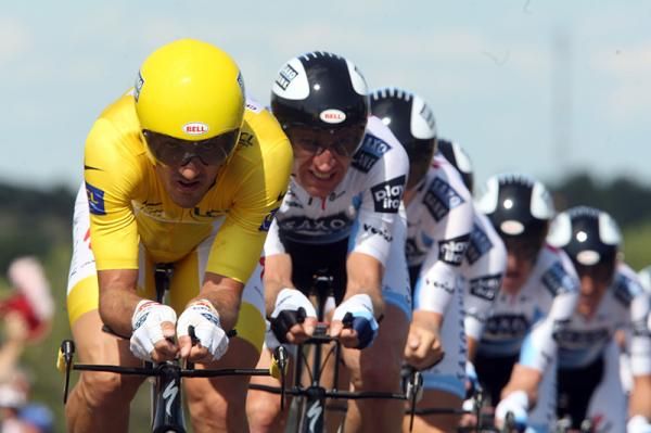 Fabian Cancellara (Saxo Bank) leads his team to protect the race lead.