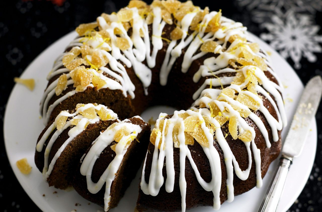 treacle cake with limoncello icing