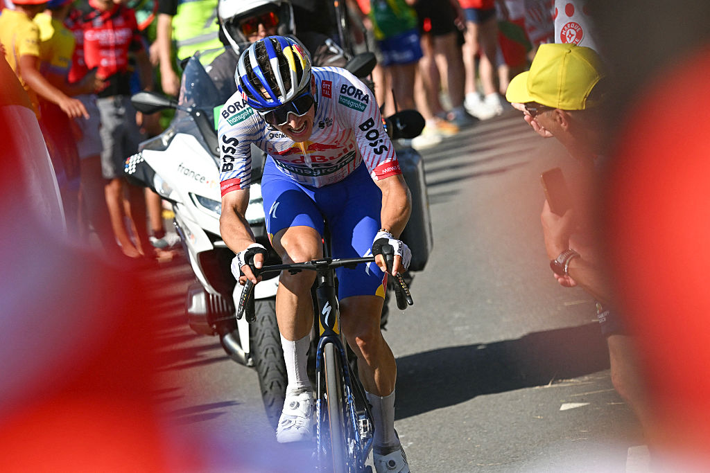 Red Bull - BORA - hansgrohe team&#039;s German rider Florian Lipowitz cycles in the ascent of Hautacam during the 12th stage of the 112th edition of the Tour de France cycling race, 180.6 km between Auch and Hautacam, in the Pyrenees mountains of southwestern France, on July 17, 2025. (Photo by Loic VENANCE / AFP)