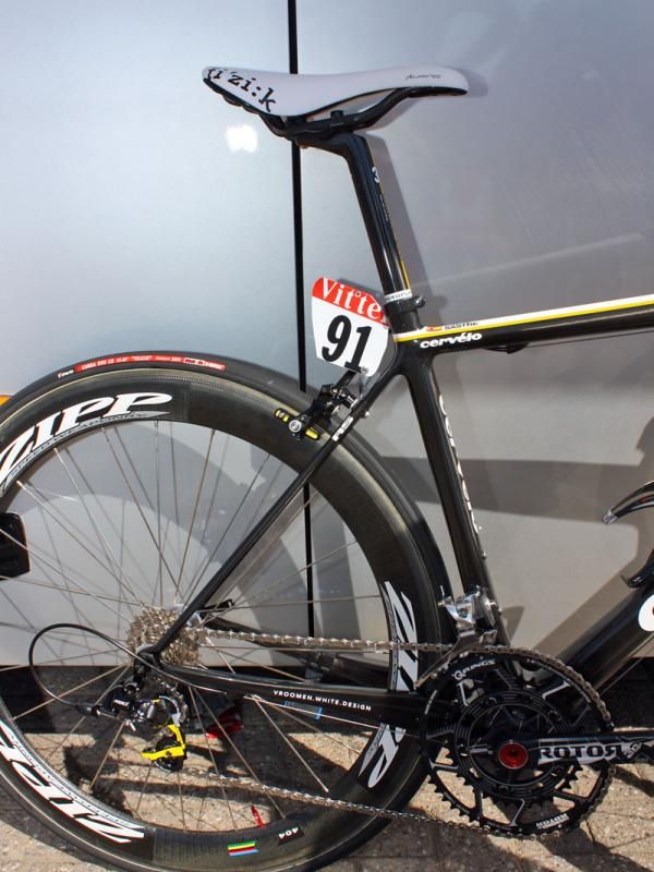 The new R5 gets even bigger chain stays than the old R3 matches to similarly spindly seat stays.