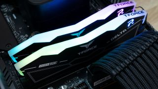 TeamGroup T-Force Delta RGB DDR5-6000 C40