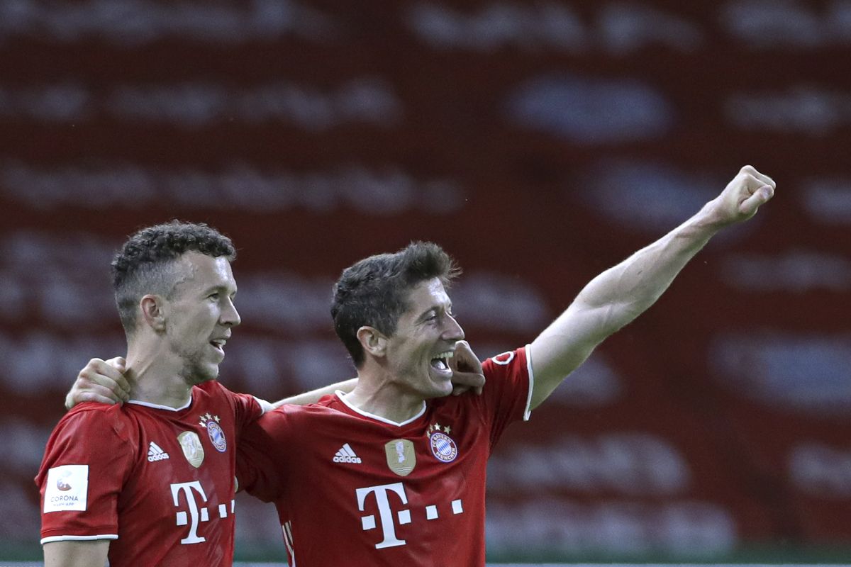 Robert Lewandowski helps Bayern Munich to German Cup final victory