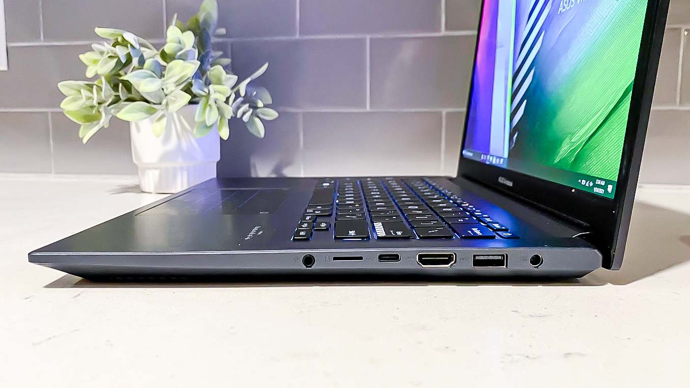 Asus Vivobook Pro 14 ports