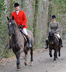 Chloe-Francis-hunting.jpg