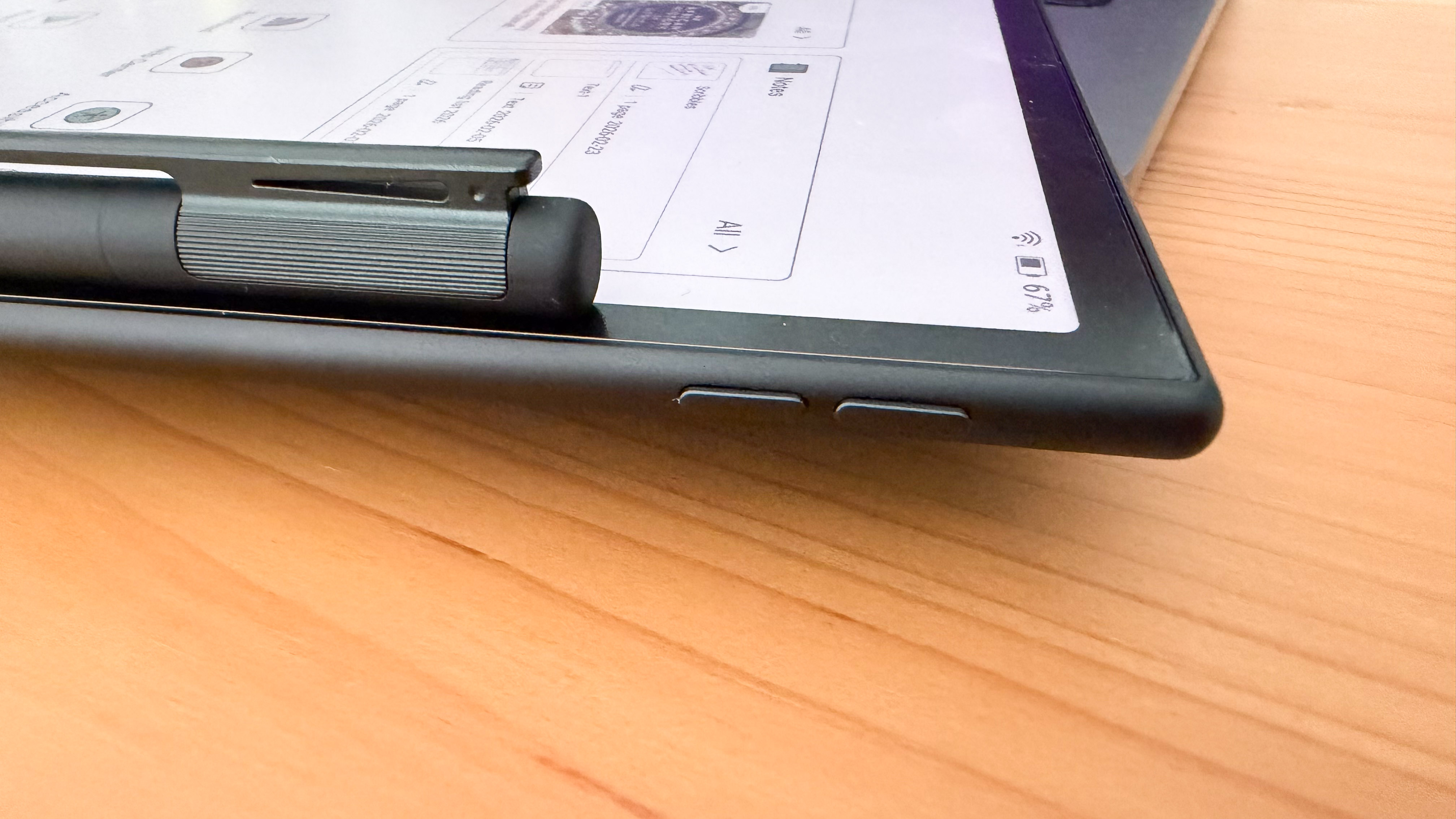 Boox Pen 3 stylus attached to the top of the Boox Note Air5 C