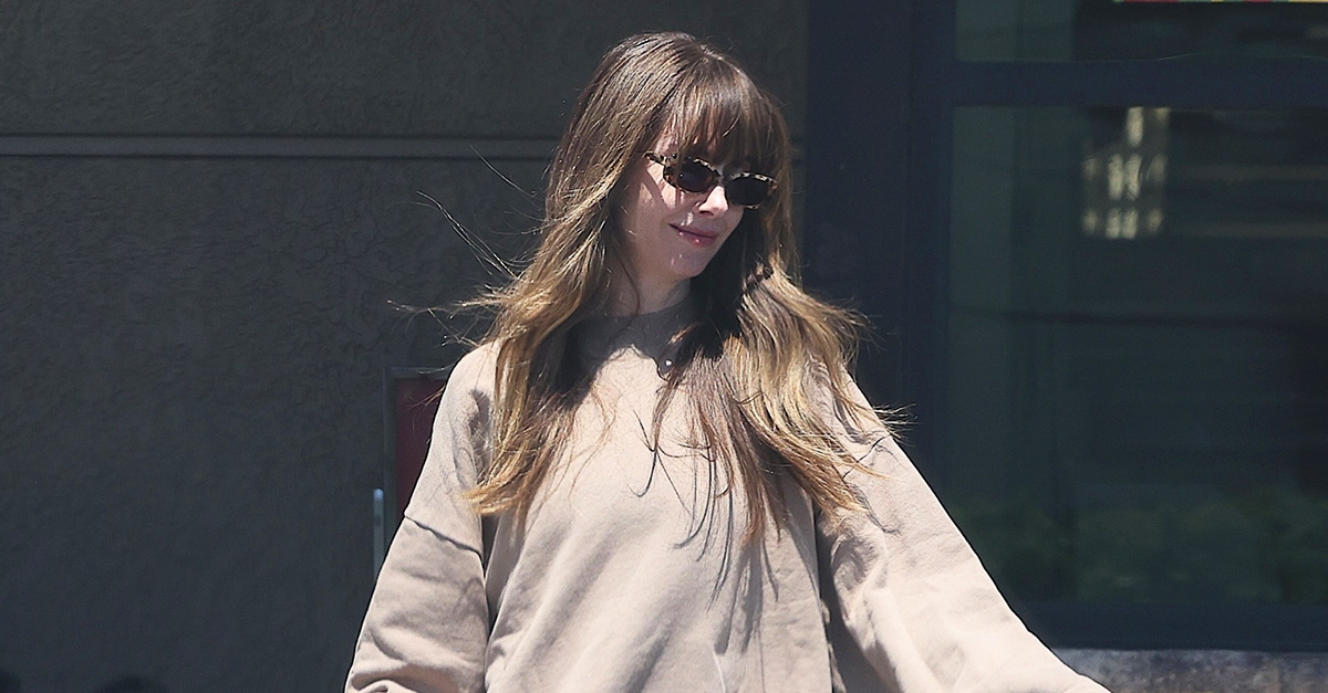 The Flat-Shoe Trend to Wear With Leggings This Fall