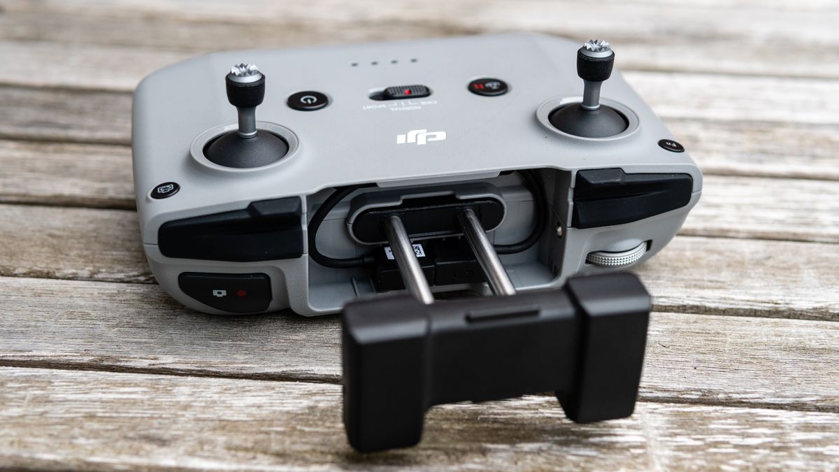The phone grip of the DJI Air 2S controller