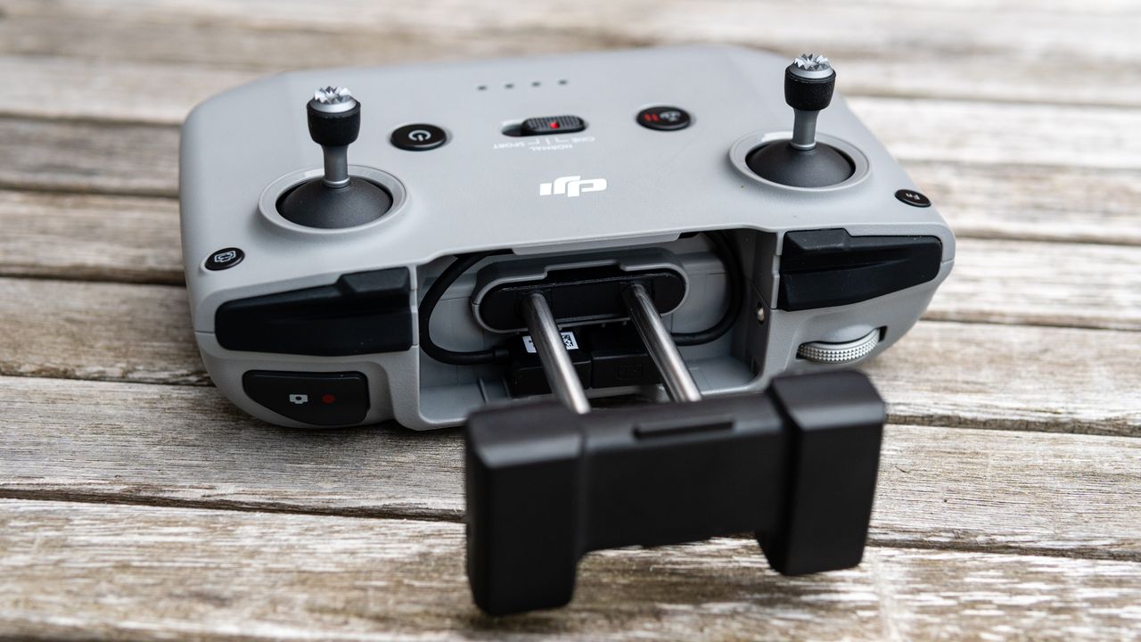 The phone grip of the DJI Air 2S controller