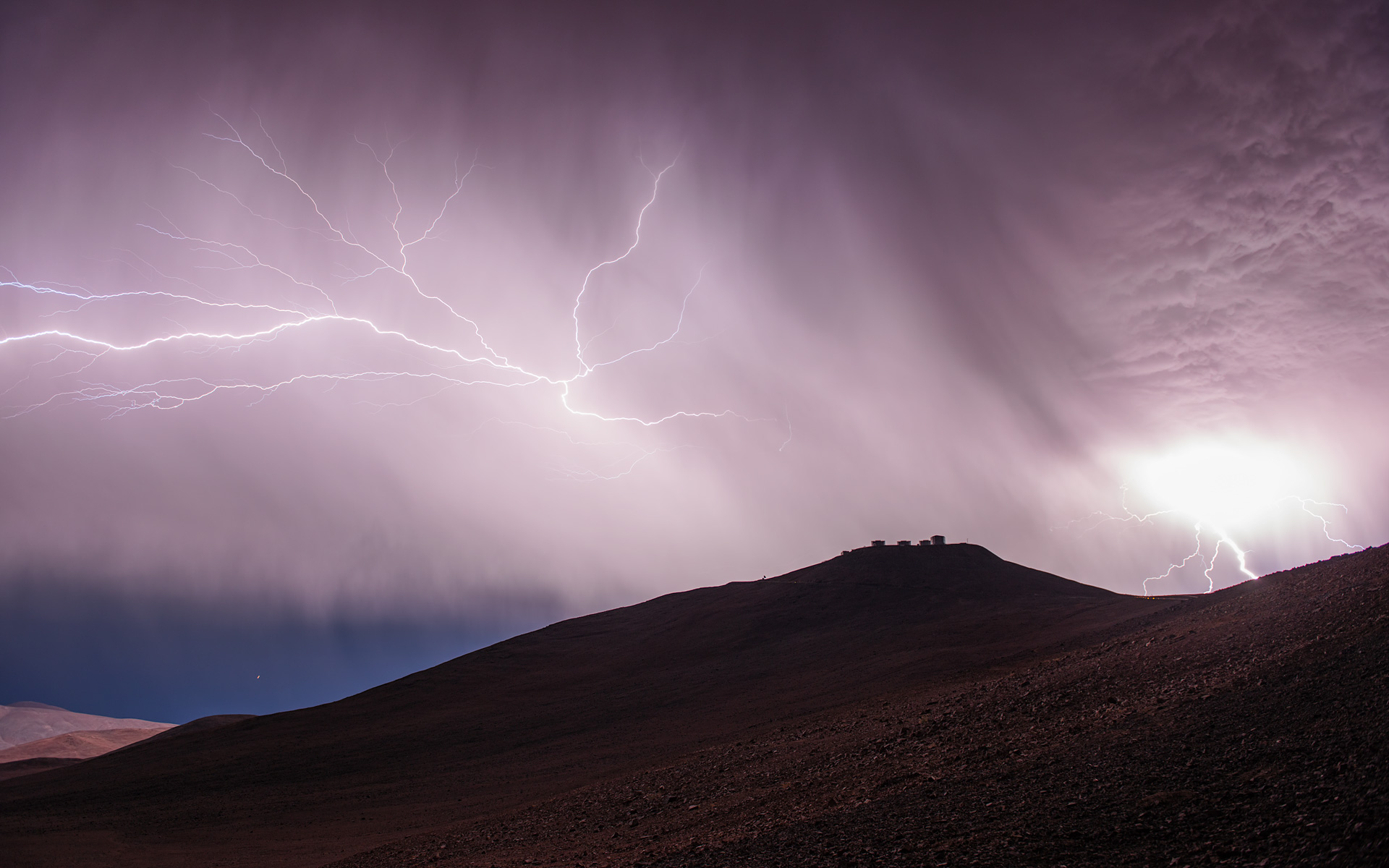 Thunder and Lightning Over Paranal space wallpaper