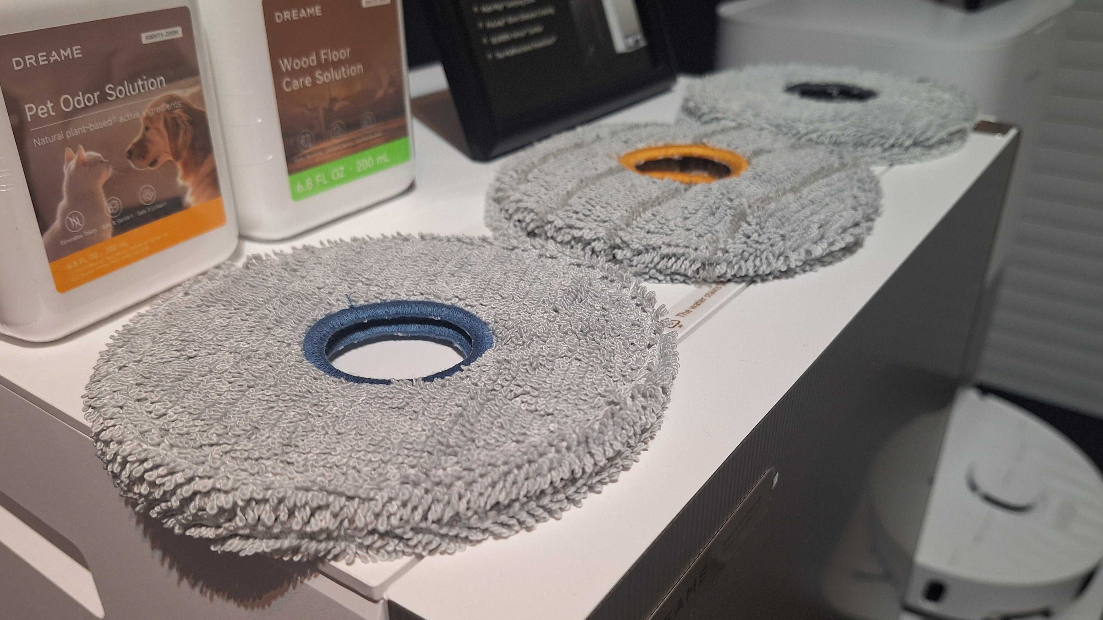 Photo showing the three different mop pad options that are compatible with the Dreame Matrix10 Ultra robot vacuum