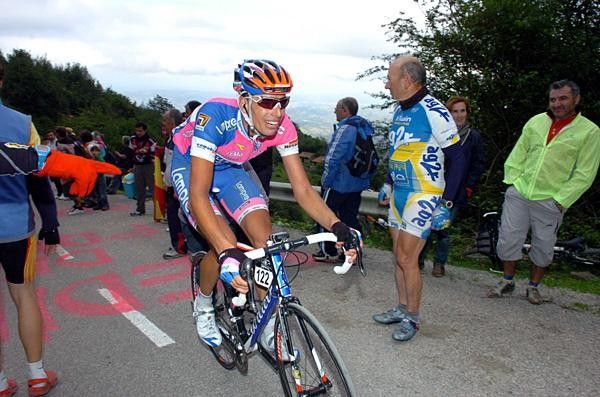 Alessandro Ballan (Lampre) struggles despite winning on the Vuelta a Espa&ntilde;a's first mountain day and taking the maillot oro.