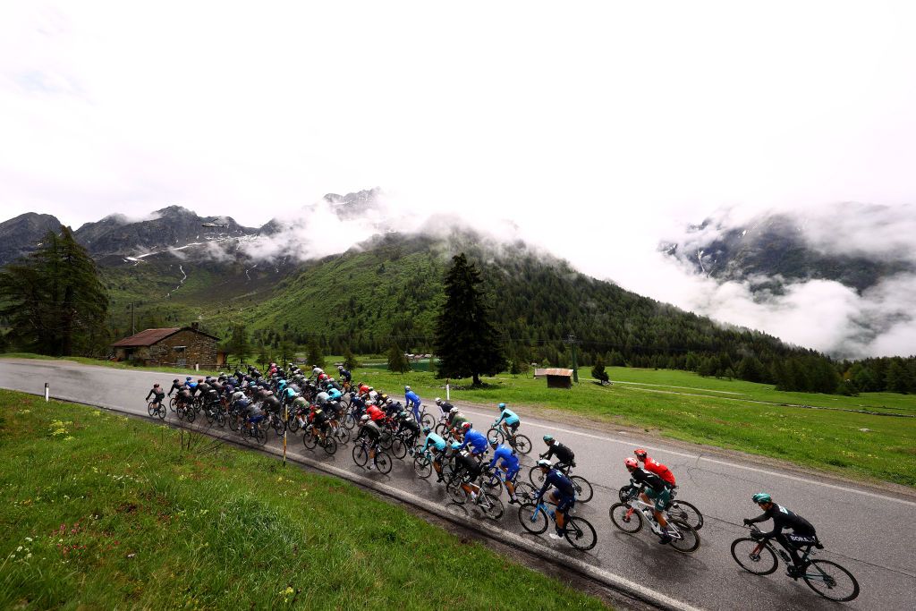 LAVARONE ITALY MAY 25 A general view of the peloton beginning to climb the Passo del Tonale 1876m during the 105th Giro dItalia 2022 Stage 17 a 168 km stage from Ponte di Legno to Lavarone 1161m Giro WorldTour on May 25 2022 in Lavarone Italy Photo by Michael SteeleGetty Images