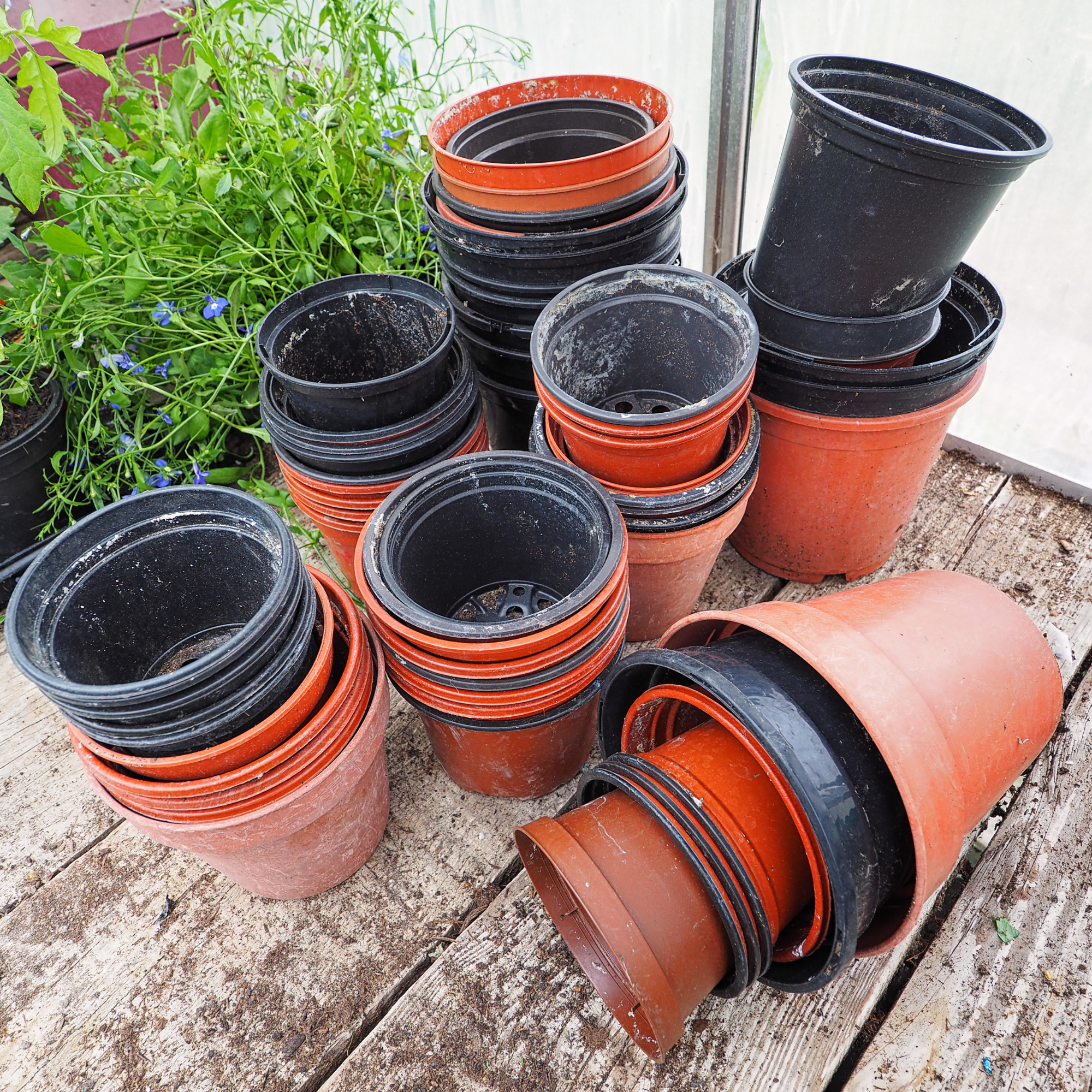 stack of brown and black plant pots