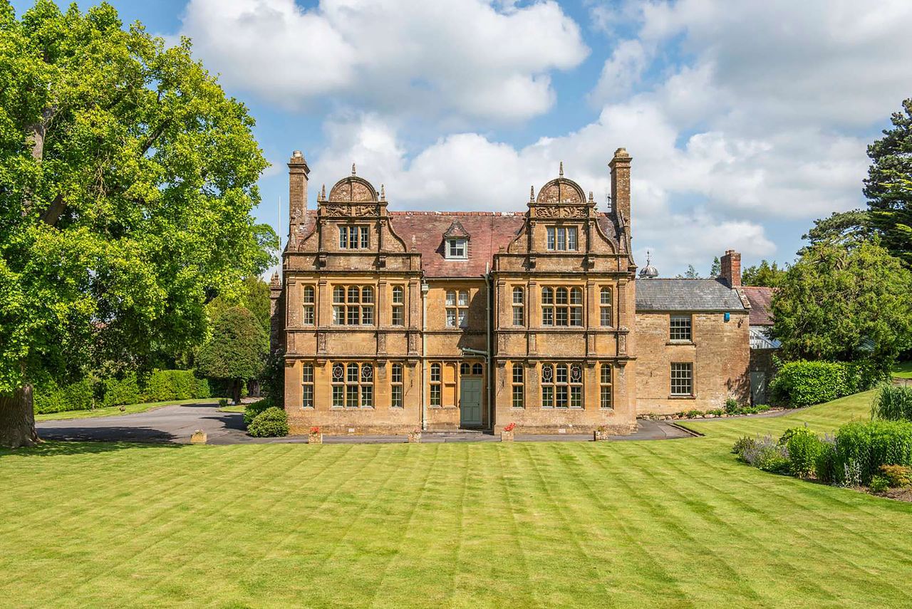 A Somerset house designed by the architect of one of Oxford's most famous landmarks, complete with helipad and clocktower