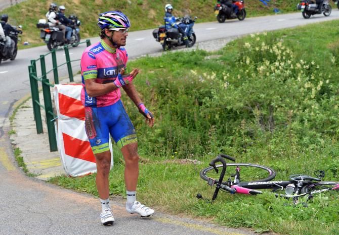 Roberto Ferrari (Lampre-Merida) is none too pleased with his crash during stage 19