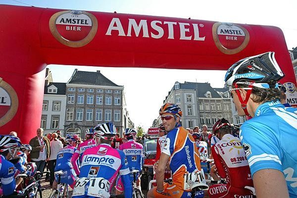 Juan Antonio Flecha (Rabobank) just before the start and showing some confidence.