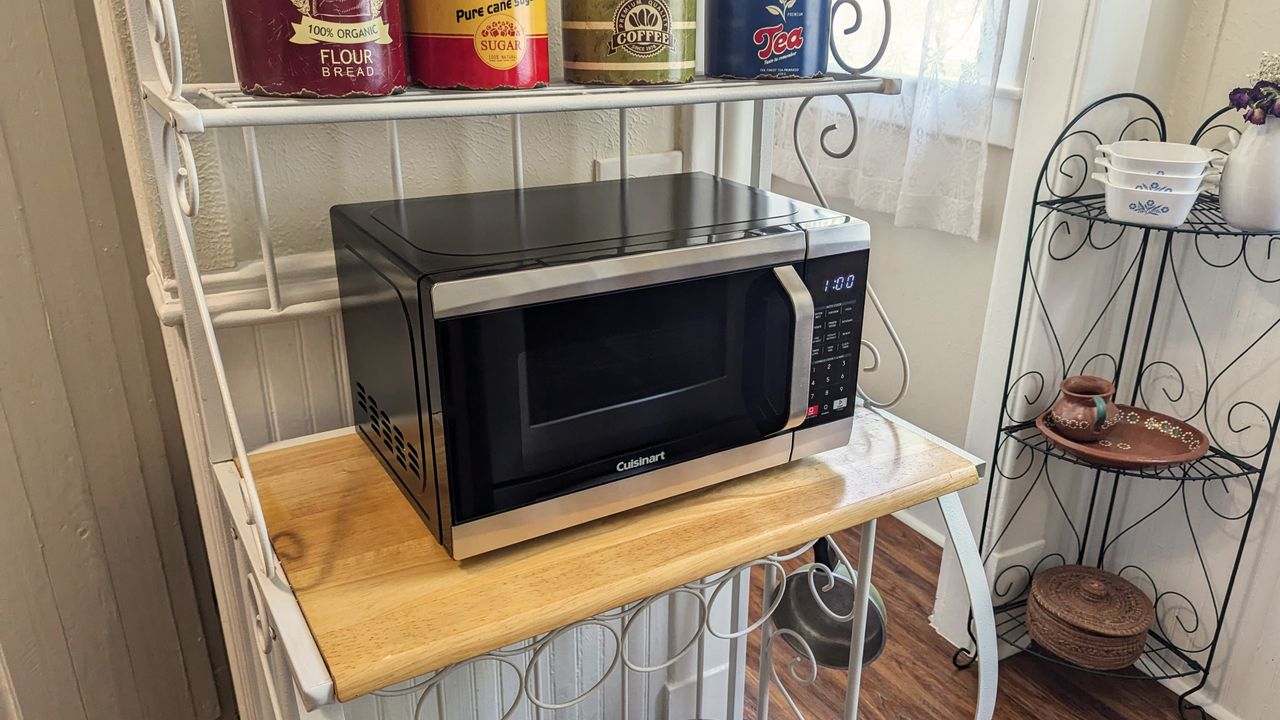 Cuisinart CMW-70 0.7 Cu. Ft. Microwave being tested in writer's home