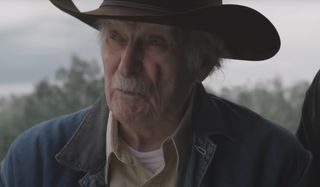 Dabney Coleman in sad conversation while dressed in cowboy gear in Yellowstone.