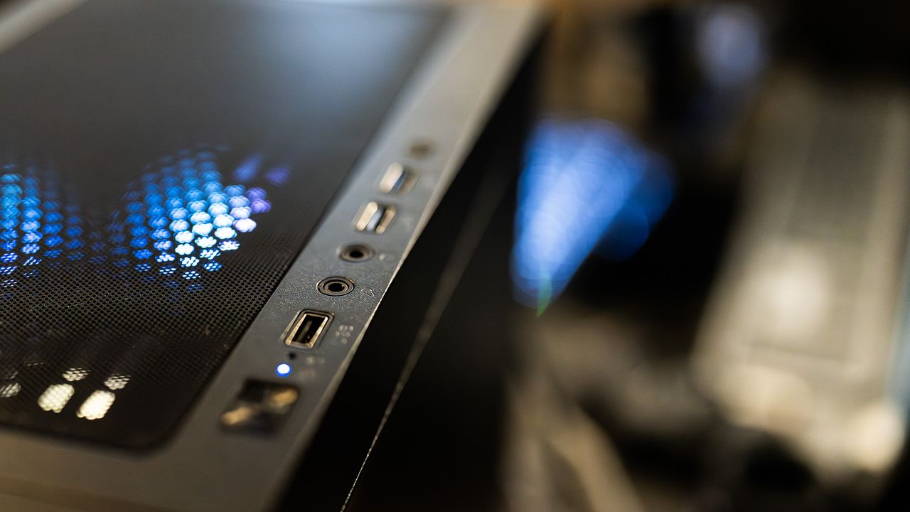 ABS Cyclone Aqua gaming PC
