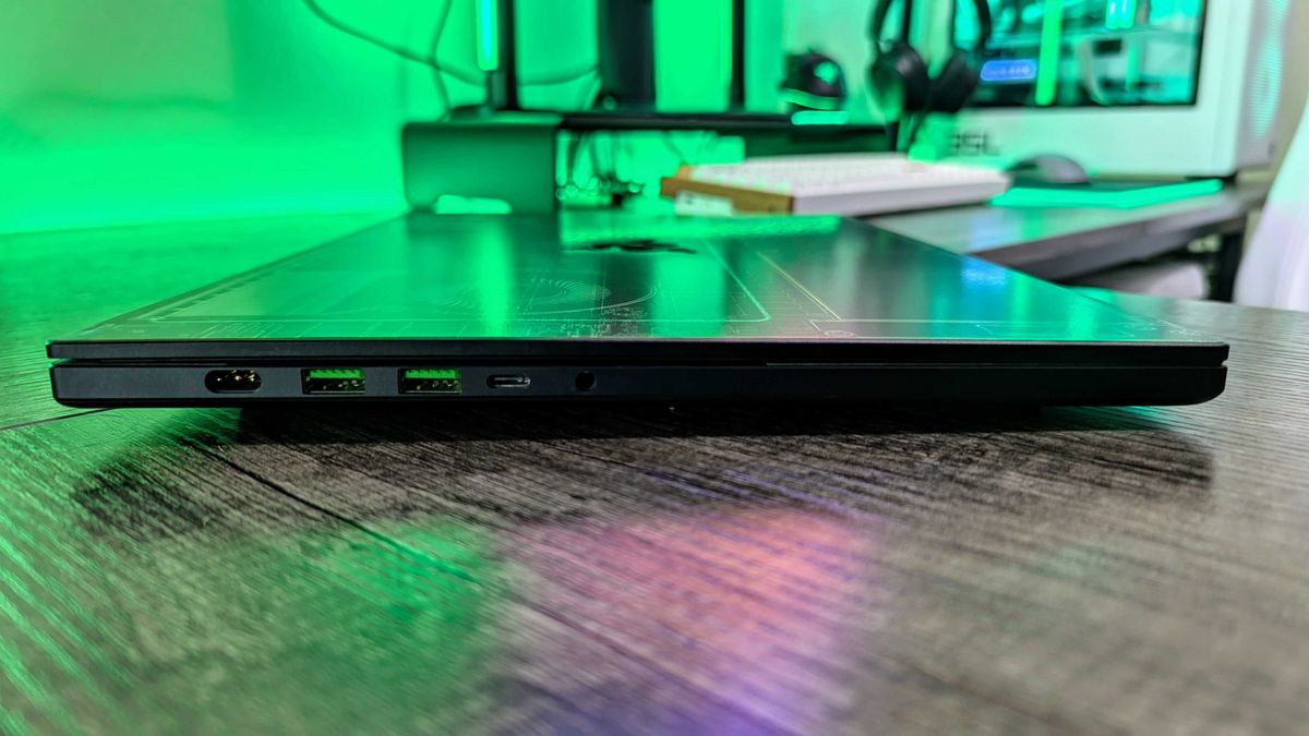 Image of the Razer Blade 16 (2025).