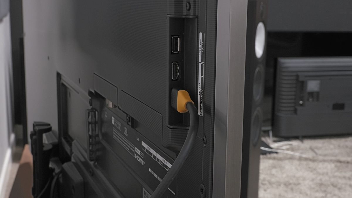 LG G6 ports with HDMI cable plugged in