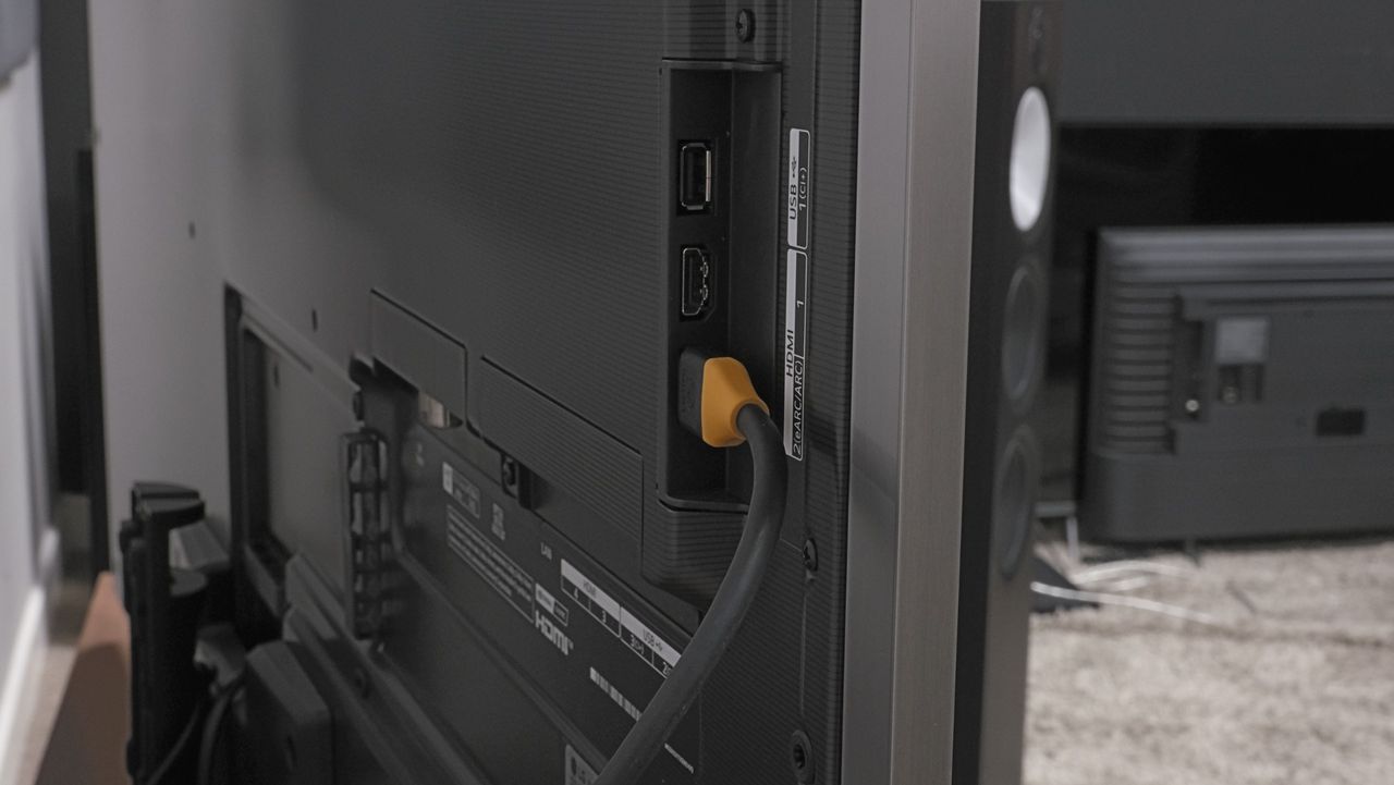 LG G6 ports with HDMI cable plugged in