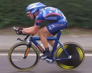 Armstrong on his way to winning the prologue in the 1999 Tour de France