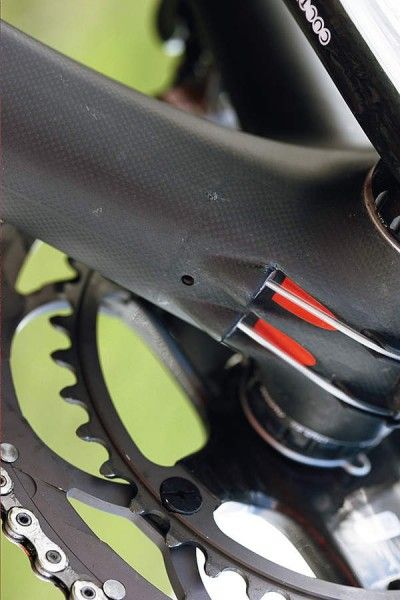 The cabling under the bottom bracket is super neat,
