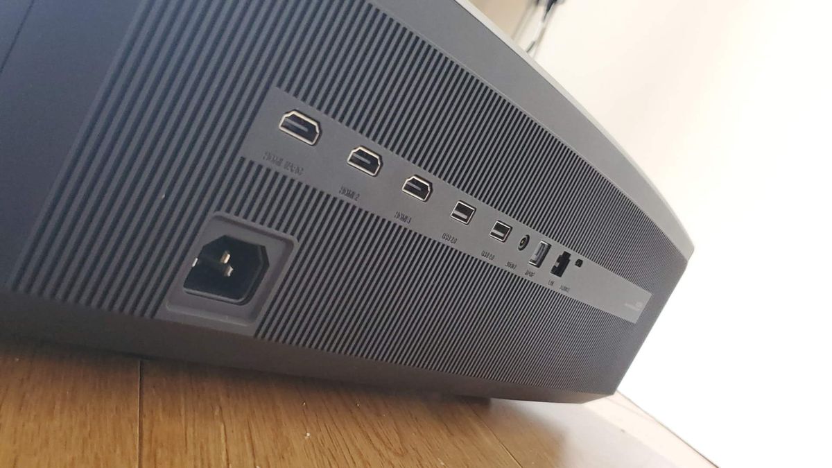XGIMI Aura UST projector
