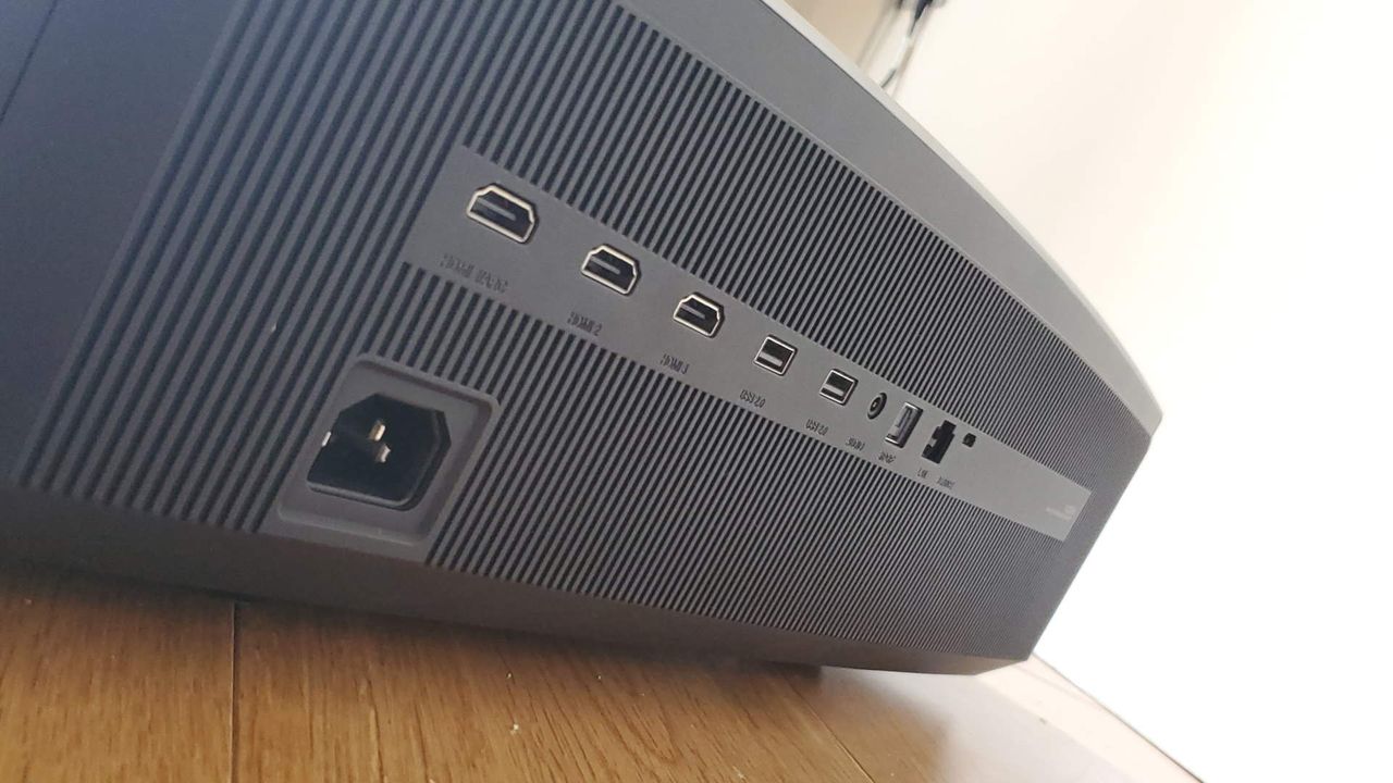 XGIMI Aura UST projector