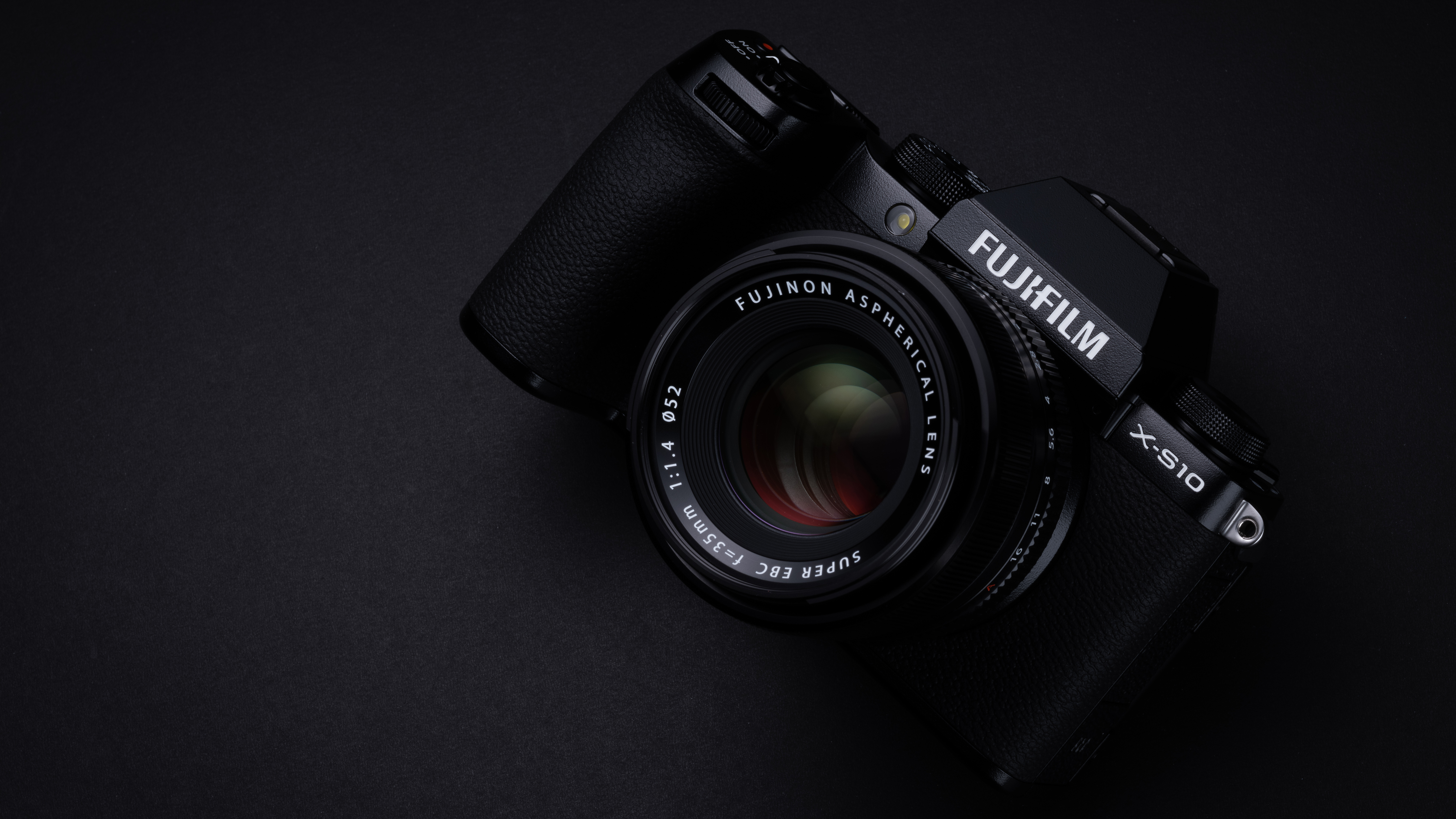 Fujifilm X -S10