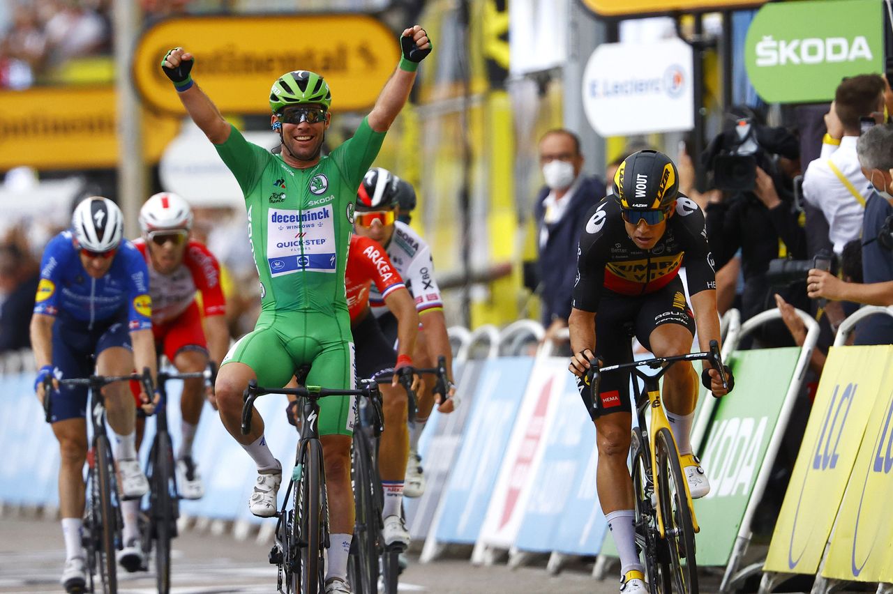 Tour de France 2021 - 108th Edition - 10th stage Albertville - Valence 190,7 km - 06/07/2021 - Mark Cavendish (GBR - Deceuninck - Quick-Step) - Wout Van Aert (BEL - Jumbo - Visma) - photo Luca Bettini/BettiniPhoto&copy;2021
