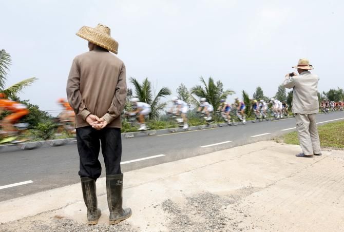 The peloton on stage 3