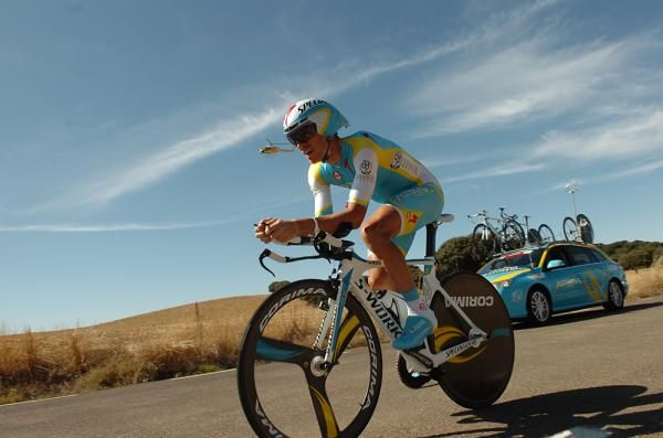 Frederik Kessiakoff (Astana) held his own thanks to a mid-time trial helicopter snack