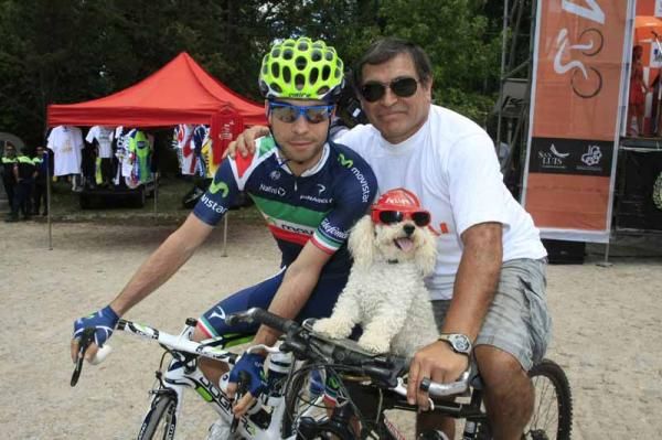 Giovanni Visconti (Movistar) can't say no to any photo opportunity