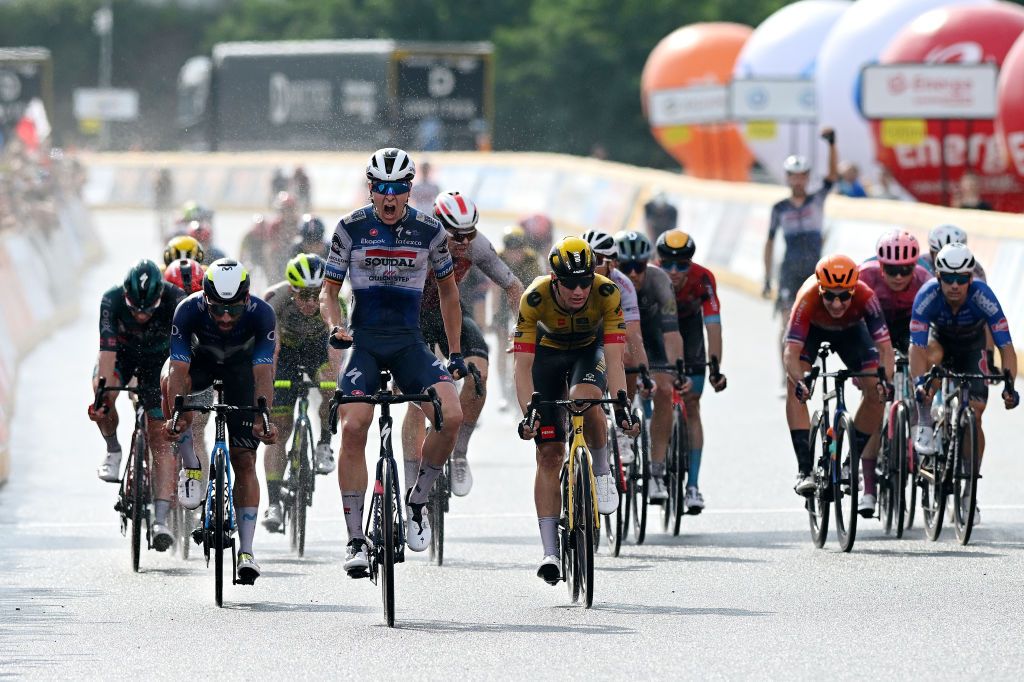 Tim Merlier (Soudal - Quick Step) wins rainy stage 1 of Tour de Pologne ahead of Olav Kooij (Jumbo-Visma) and Fernando Gaviria (Movistar)