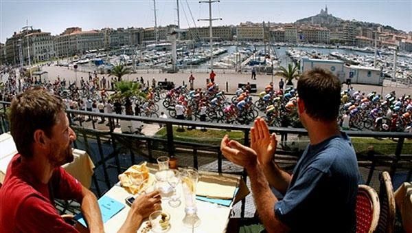 Marseille offered a unique backdrop to the start of stage 11, after also hosting the finish the day before.