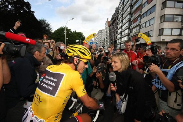 Fabian Cancellara (RadioShack-Nissan) gets interviewed