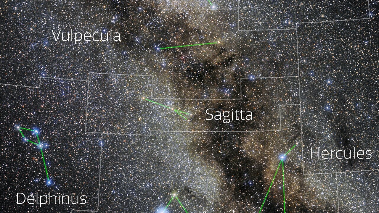 night sky map showing the constellation sagitta and the milky way stretching through the sky behind.