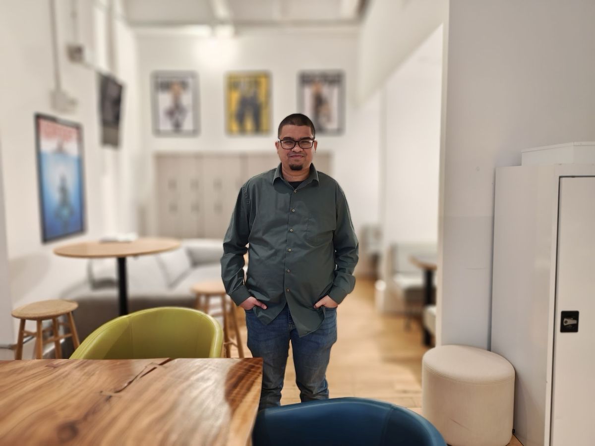 Motorola Razr Plus 2024 portrait sample.