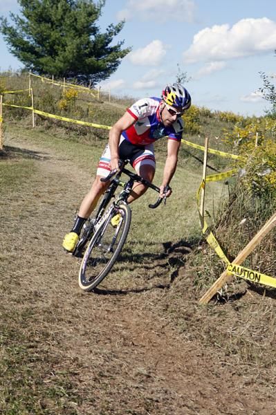 Reigning elite men's 'cross champion Tim Johnson (Cannondale - cyclocrossworld.com) out in front alone.