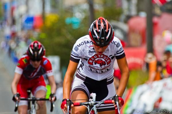Increasing temperatures and a cruel final hill impacted riders near the end of Sunday's 80km Women's road race.