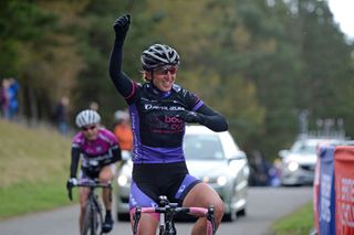 Nicola Juniper wins women's Tour of the Reservoir stage one
