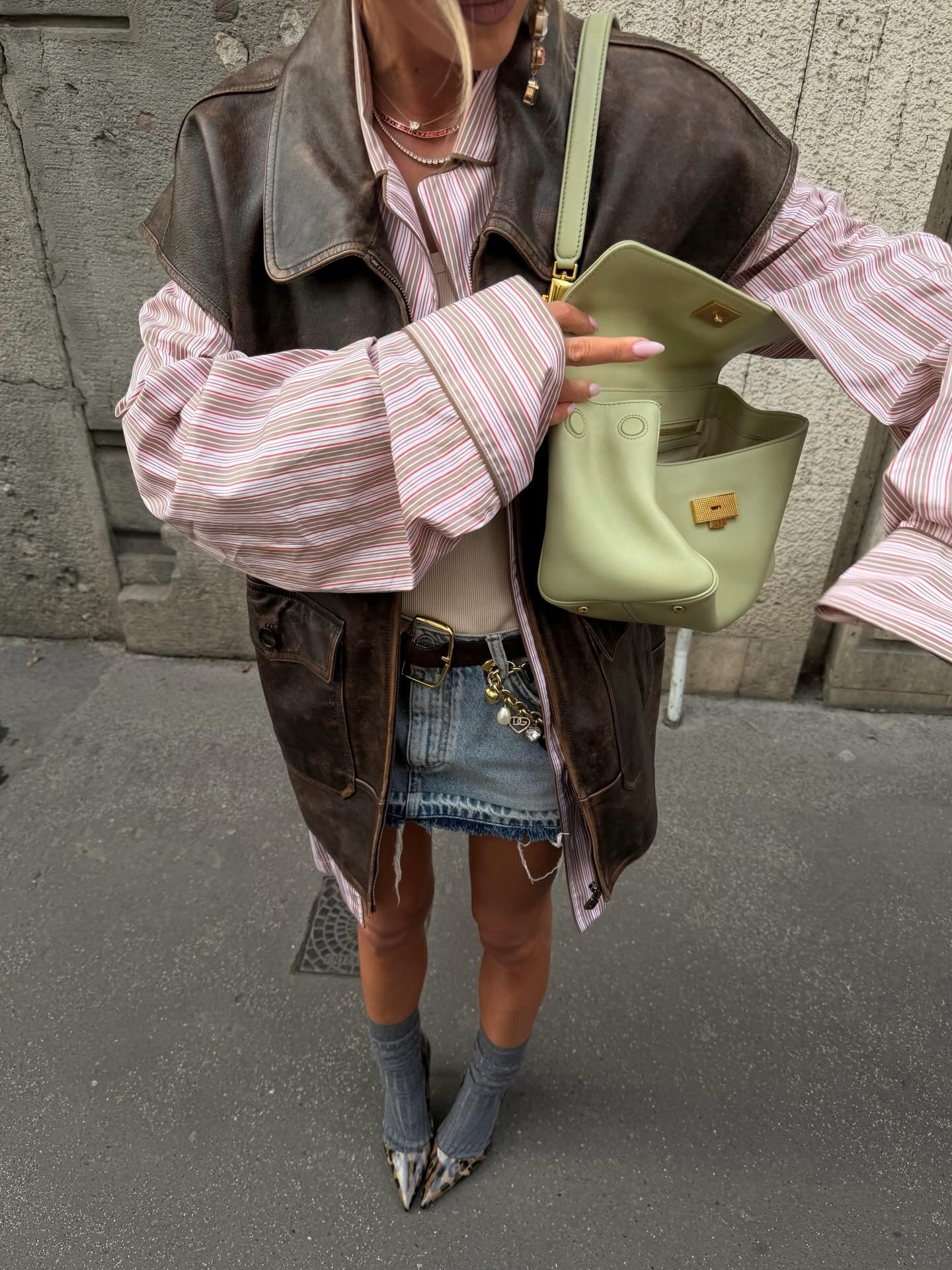 Woman wearing colorful handbag, a 2026 trend.